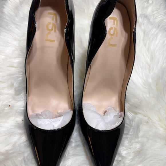 FSJ Black Patent Leather Pointy Toe Heels - Picture 2 of 4
